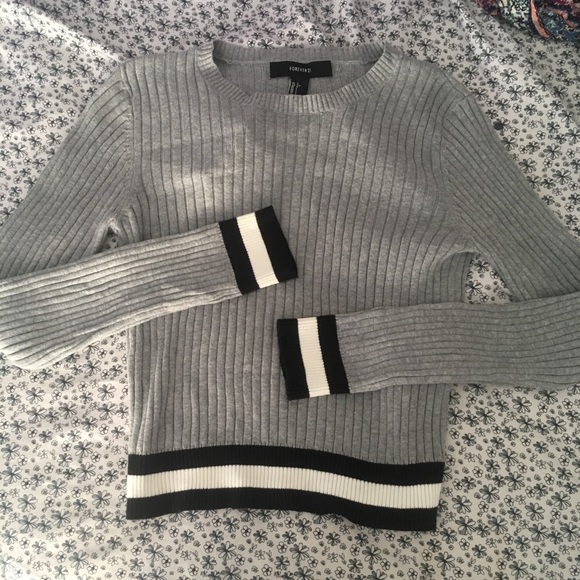 Forever 21 Tops - Long Sleeved Crop Top